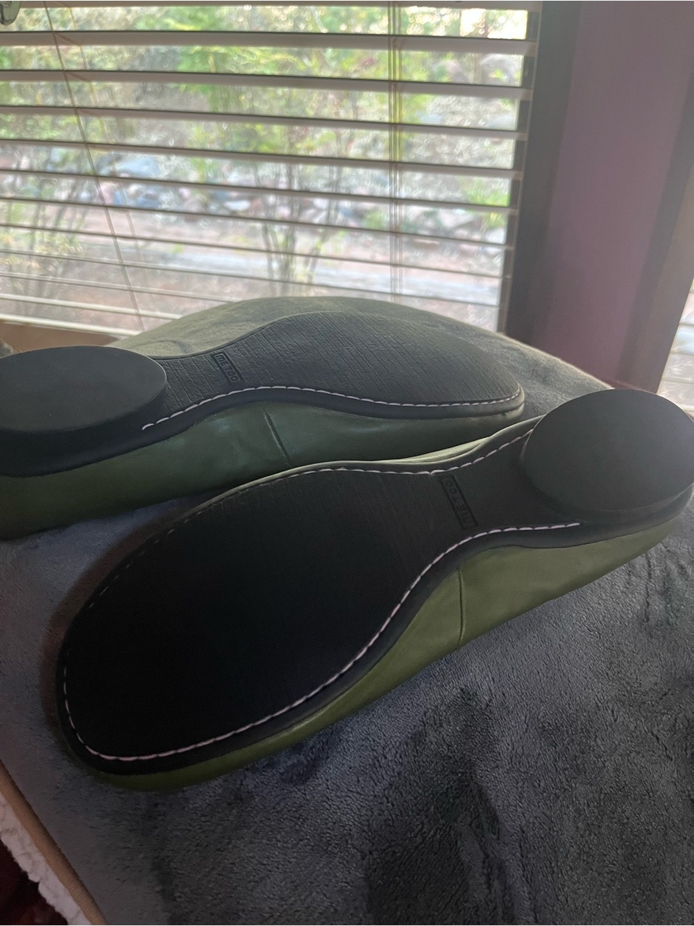 me too Olive Green leather Ballet Flats with Pink Flower Appliqués size 10 - Picture 6 of 7